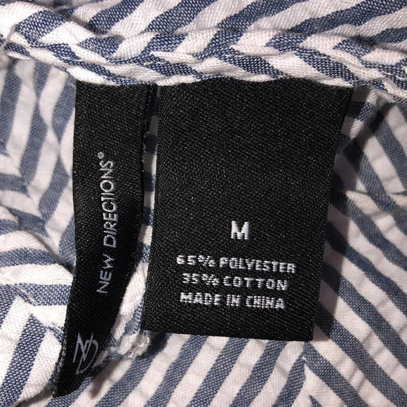 New Directions size medium blue & white striped seersucker style tie front - Picture 3 of 4